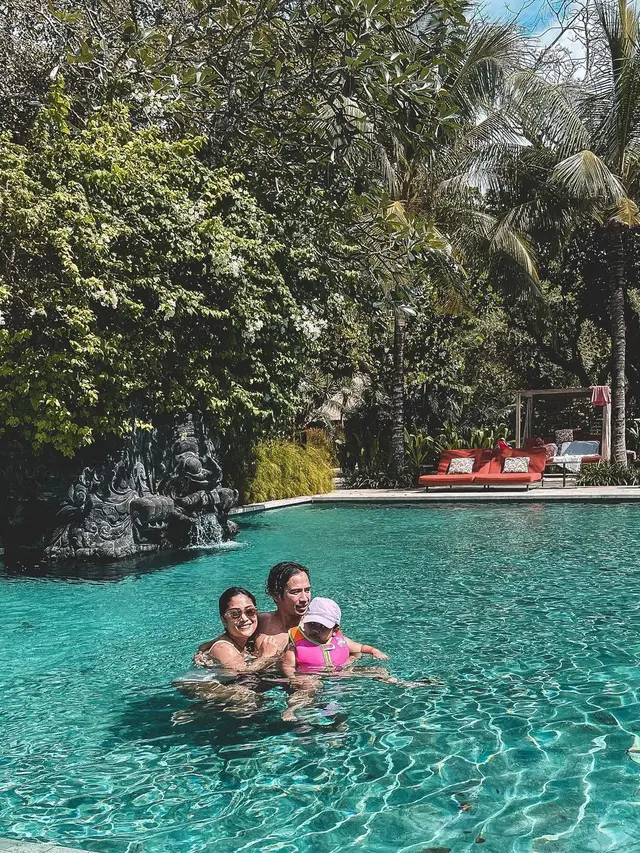 7 Potret Tarra Budiman dan Gya Sadiqah Liburan di Bali, Baby Bump Mulai Terlihat