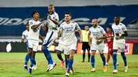 Hasil ini membawa Persib naik peringkat mendekati puncak klasemen, tepatnya menduduki posisi runner-up dengan 57 poin. Sedangkan Persija Jakarta terjebak di peringkat delapan dengan mengoleksi 38 angka. (Dok. Persib)