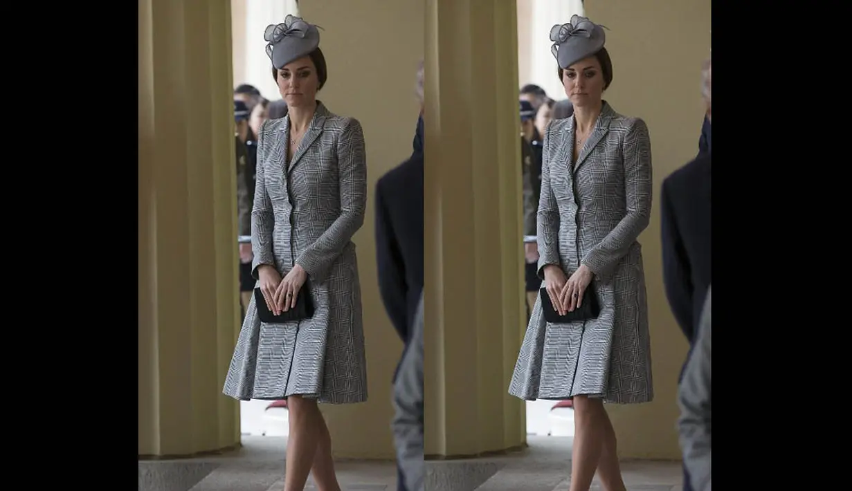 Kate Middleton terlihat tampil klasik dengan terusan abu-abu dan hiasan kepala berwarna senada, Inggris, (21/10/14). (AFP PHOTO/POOL/Carl Court)