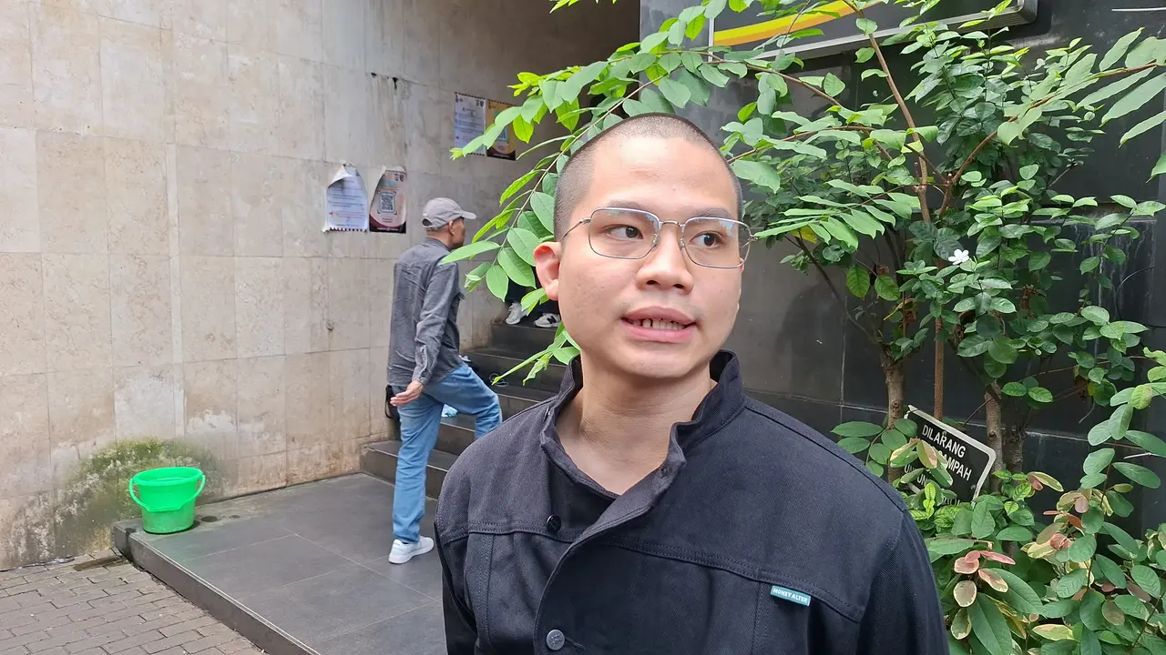 Yoshua Marcellos alias Cellos mendatangi Polda Metro Jaya. (M Alatf Jauhar/ Liputan6.com)