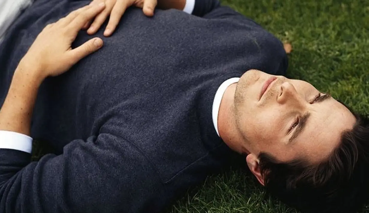 <p>Bagaimana dengan penampilan ganteng Christian Bale di sini? Ini adalah ketika ia memerankan Batman, dengan potongan rambut rapi, kumis dan jenggot super tipis. Foto: Instagram.</p>