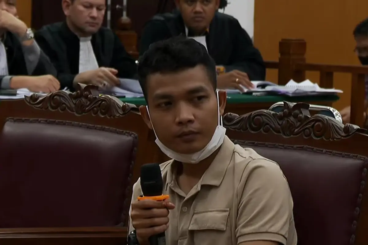 Asisten rumah tangga (ART) Ferdy Sambo, Diryanto, saat bersaksi di PN Jakarta Selatan, Kamis (3/11/2022)