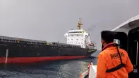 ABK Asal China Dievakuasi dari Kapal WANHANG 2 di Dermaga Minahasa Utara