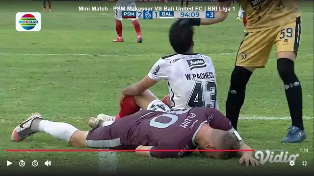 Dua pemain Bali United, Wawan Hendrawan dan Willian Pacheco nyaris baku hantam ketika melawan PSM Makassar.