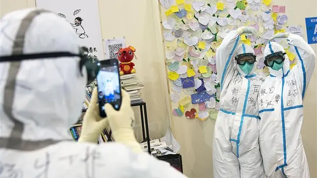 Para tenaga medis yang berjibaku di garda depan melawan Virus Corona