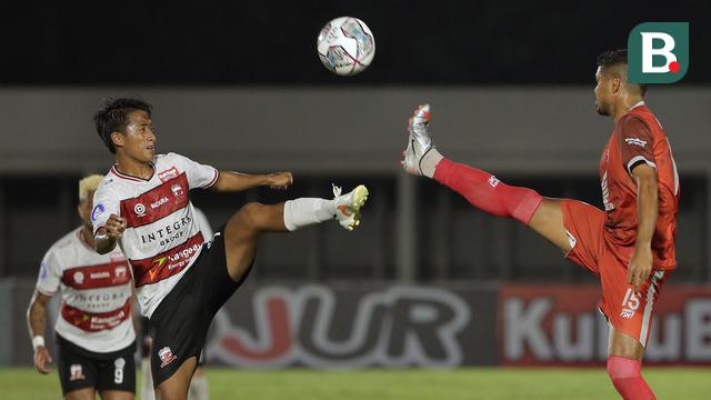 Foto: Belum Cicipi Kemenangan di BRI Liga 1 2021 / 2022, Madura United dan PSM Makassar Bermain Imbang