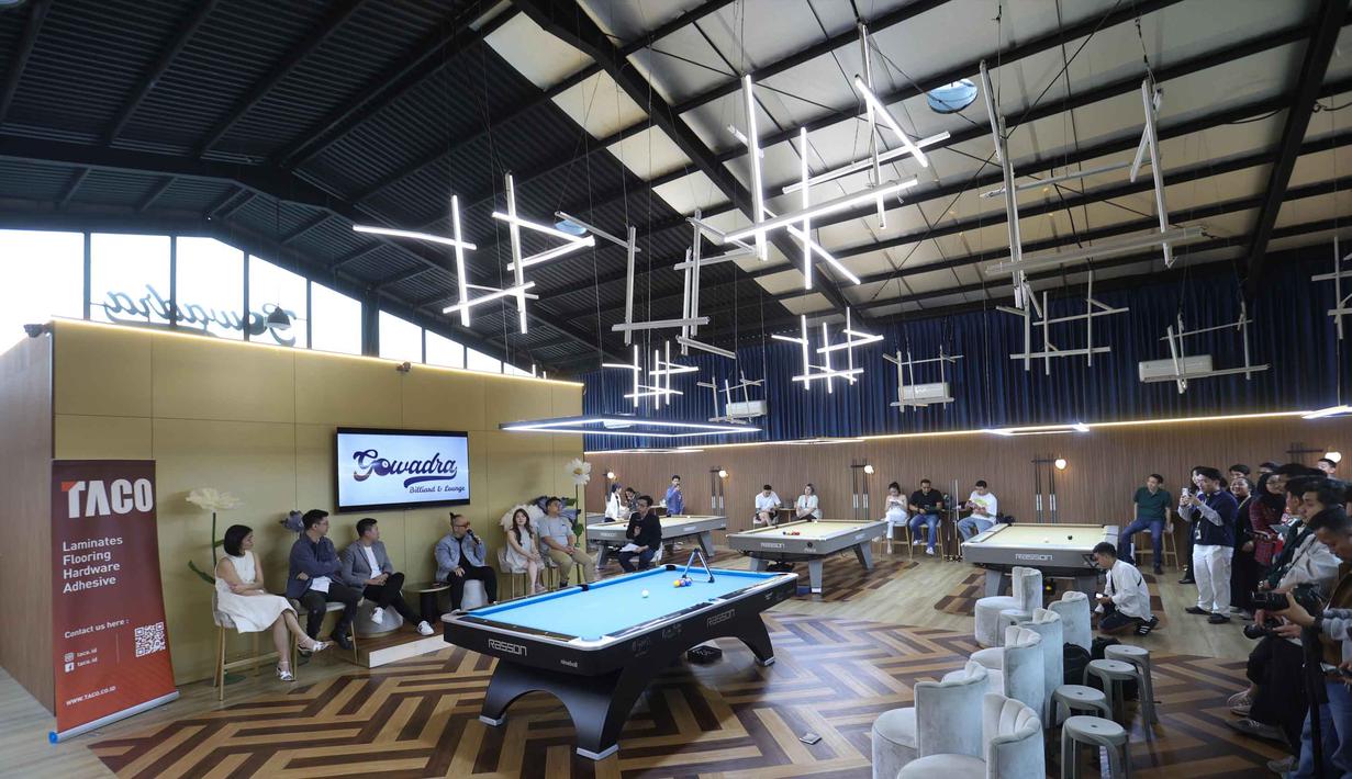 Mengusung konsep ruang interaksi keluarga, di Gowadra Billiard, pengunjung bisa membawa keluarga, termasuk anak-anak karena ruangan yang bebas dari asap rokok. Tampak dalam foto, Founder & Vision Driver, Yovita Lesmana; Founder Gowadra, Tinggo Xiao; General Manager Community Development TACO, Andika Tjandra; dan arsitek RSI Group, Revano Satria (kiri ke kanan); saat memberi keterangan kepada pewarta di Gowada Billiard, Jalan Thamrin Boulevard Pantai Indah Kapuk 2 (PIK 2), Kabupaten Tangerang, Banten, pada Rabu (11/2/2026). (Kapanlagi.com/Budy Santoso)