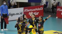Tim putri Gresik Petrokimia Pupuk Indonesia saat berlaga pada final four PLN Mobil Proliga 2022 di Padepokan Voli Jenderal Polisi Kunarto, Sentul, Bogor, Sabtu (12/3). (foto: PBVSI)
