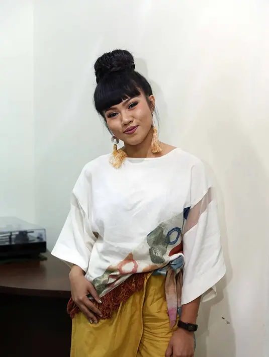 Selain lirik dibuat di Kyoto, Yura mengambil lokasi syuting di Kanazawa, Jepang lantaran tempatnya. Salain memiliki tempat yang masih sangat tradisional, juga masih tenang. Jadi lebih khusyu dalam meresapi lagu tersebut.  (Nurwahyunan/Bintang.com)