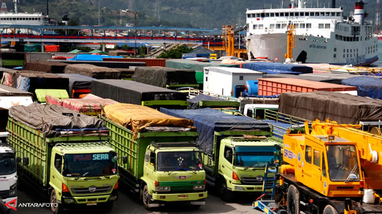 truk-antre-merak-130728b.jpg