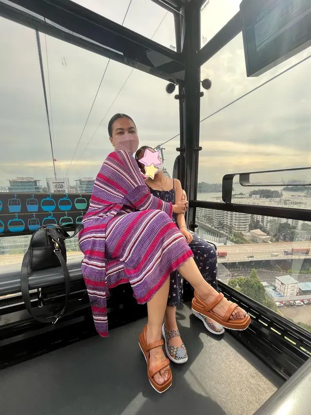 Sembuh dari Leukimia, Ini 6 Momen Seru Denada dan Aisha Liburan Bersama