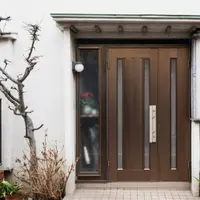 Desain Pintu Rumah Satu Pintu (credit: freepik.com)