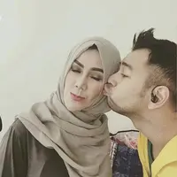 Kabar Mama Amy dekat dengan seorang pria berhembus kencang, gosip itu kian mendekat kebenaran lewat video ini.