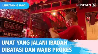 Mendekati Hari Raya Imlek, sejumlah vihara nampak telah dipenuhi para umat yang tengah beribadah. Prokes ketat sudah jadi syarat wajib, pihak pengurus pun batasi kapasitas untuk beribadah di vihara.