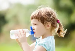 Kenali zat kimia dalam kemasan plastik yang sebaiknya dihindari untuk anak. (foto: bearfotos/freepik)