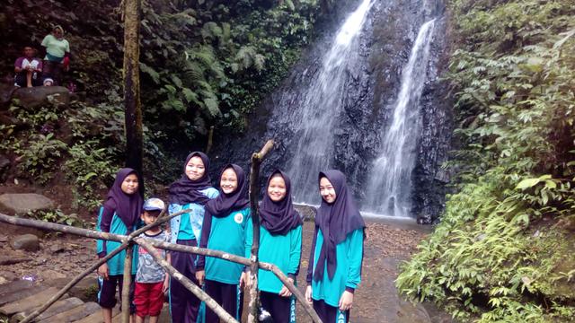 Air terjun Karacak di area kawasan Karacak Valley Garut