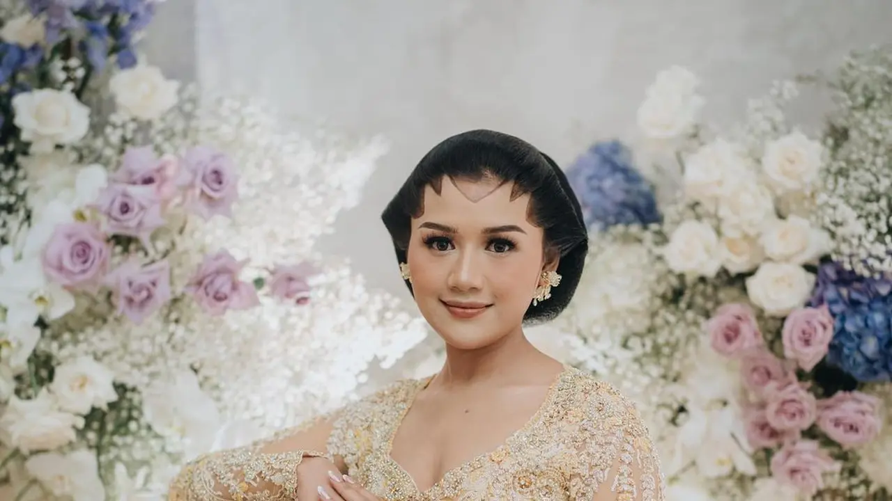 8 Potret Detail Kebaya Erina Gudono di Momen Dulangan Pungkasan-Midodareni, Anggun dalam Rona Pastel