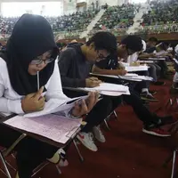 Bagaimana pengumuman SBMPTN 2018-nya? Selamat buat yang berhasil, buat yang nggak lolos jangan sedih, kamu yang menentukan masa depanmu, bukan SBMPTN! (Foto: Liputan6.com/Immanuel Antonius)