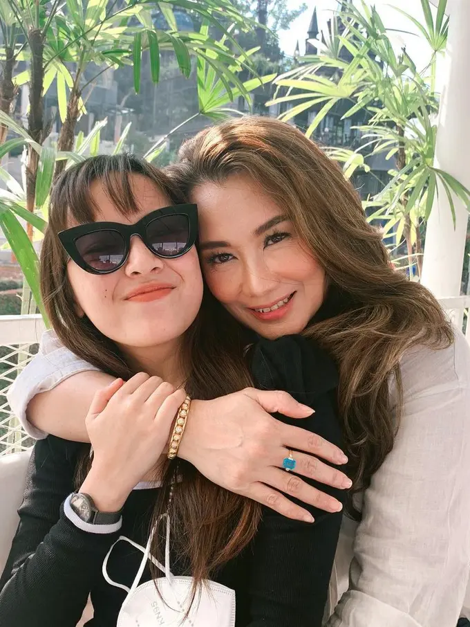 [Fimela] Baby Mamesah anak angkat Reza Artamevia