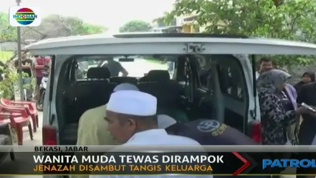 Jenazah Masita Octavia tiba di perumahan Pondok Ungu Permai, Bekasi Jawa Barat usai divisum di RS Polri Kramat Jati, Jakarta Timur.