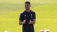 1. Cristiano Ronaldo (Juventus) - 34 tahun, 100 juta euro (AFP/Marco Bertorello)