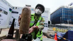 Artefak yang ditemukan di sepanjang proyek MRT CP203 Glodok-Kota, Jakarta, Selasa (20/9/2022). Artefak mulai dari pecahan keramik, botol, dan bata zaman kolonial ditemukan sepanjang proyek MRT CP203 Bundaran HI-Kota, Jakarta Barat. (Liputan6.com/Faizal Fanani)