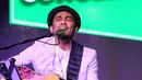 "Bicara ekosistem musik di Indonesia, acara seperti ini closing the distance, mendekatkan penikmat musik dengan musisi itu sendiri," kata Glenn Fredly di The Ritz Carlton, Jakarta Selatan, Rabu (19/7) malam. (Adrian Putra/Bintang.com)