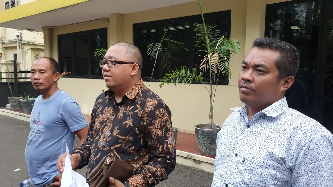 Sejumlah warga Bogor melaporkan Wakapolres Kepulauan Seribu Kompol Asep Alhuda ke Propam Polri dengan dugaan tindak penganiayaan.