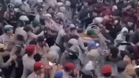 Kapolres Sinjai Berkelit soal Video Viral Pukul Demonstran Pakai Kayu