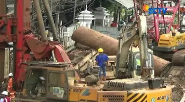 Proses perbaikan diperkirakan memakan waktu 16 jam dengan menggunakan alat berat milik PT Adhi Karya.