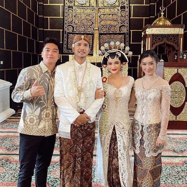 7 Potret Pernikahan Presenter Ovi Dian Dilangsungkan Di Masjid Milik Keluarga Hot Liputan6 Com