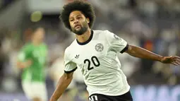 Die Mannschaft tampil dominan. Gol cepat untuk Jerman hadir di menit ke-7, usai Serge Gnabry berhasil memanfaatkan bola liar hasil duel pemain Irlandia Utara. (INA FASSBENDER/AFP)