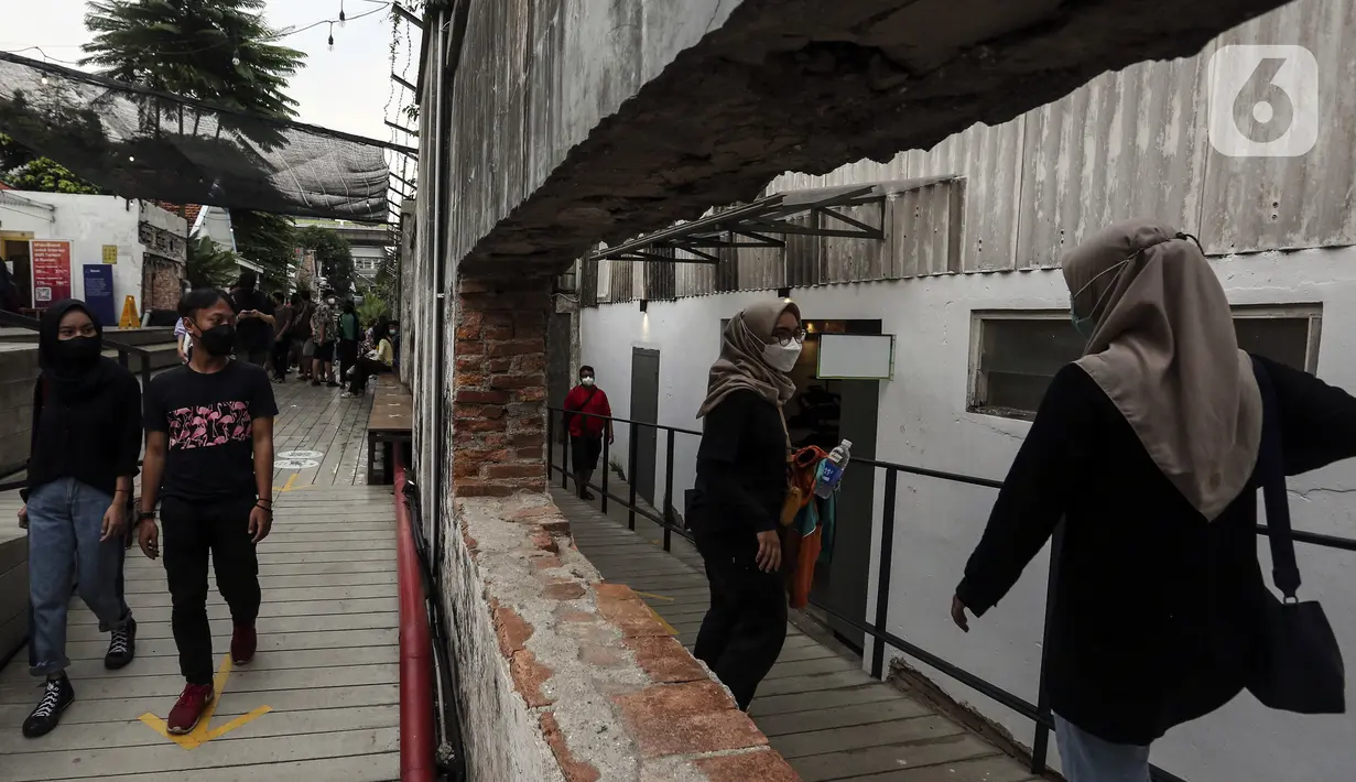 Suasana M Bloc Space saat libur Maulid Nabi di Jakarta, Rabu (20/10/2021). Pengunjung yang datang diwajibkan mematuhi protokol kesehatan. (Liputan6.com/Johan Tallo)