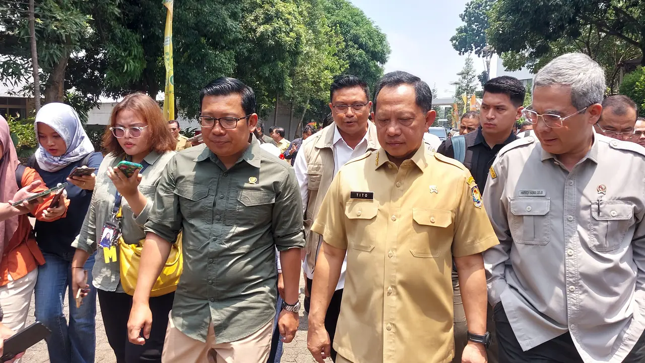 Menteri Dalam Negeri (Mendagri) Muhammad Tito Karnavian meminta lebih banyaj anggaran yang digunakan pemerintah daerah untuk stabilisasi harga pangan.