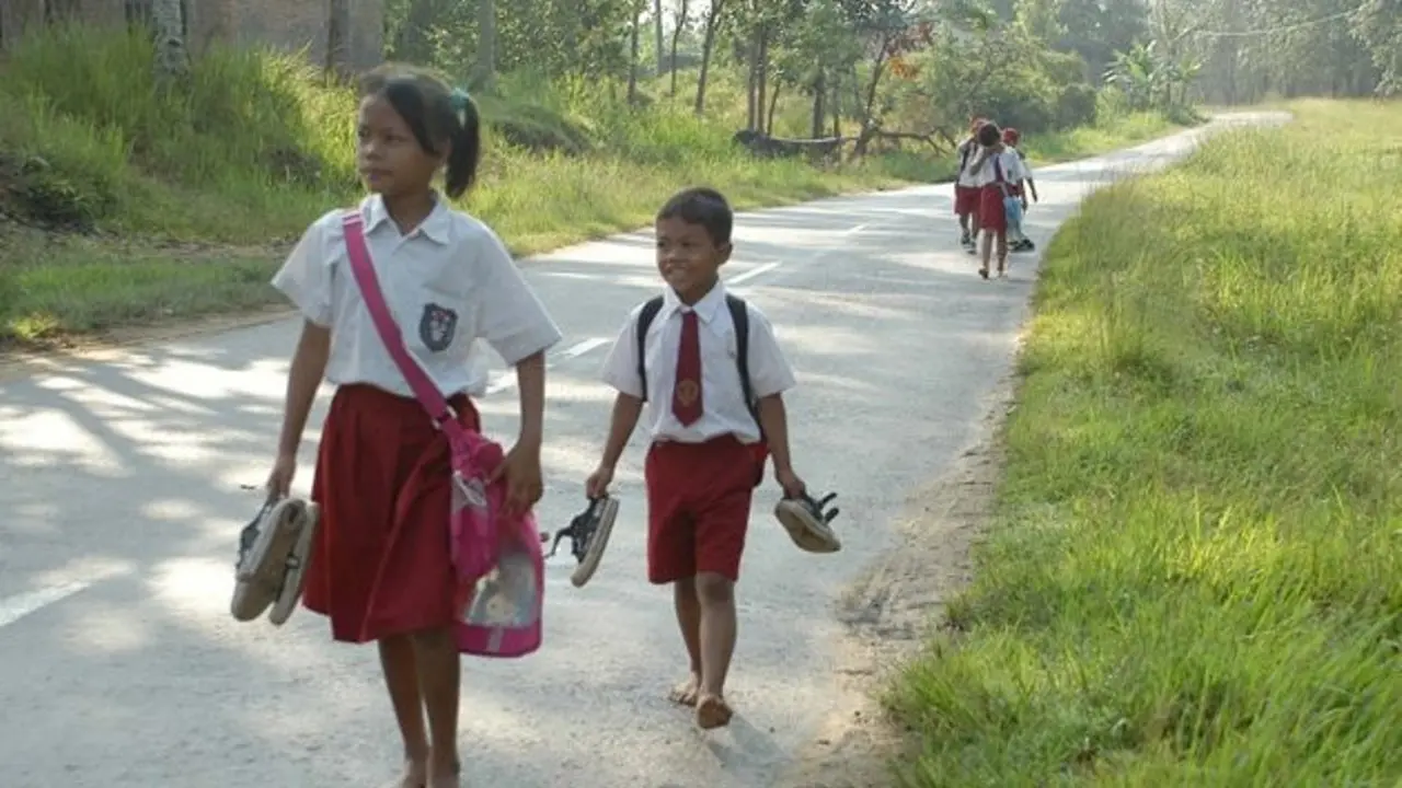 Nostalgia Ramadan: Gaya Anak SD Generasi 90-an Pulang Sekolah