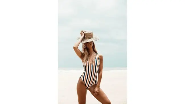 Simak tren fashion yang meramaikan media sosial berikut ini untuk panduan gaya stylish sehari-hari. 