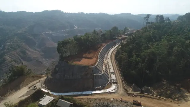 PT Waskita Karya (Persero) Tbk komitmen percepat pembangunan Bendungan Bener paket 2. (Foto: Waskita Karya)