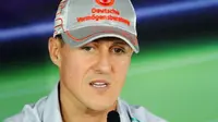 Pembalap tim Mercedes Michael Schumacher memberikan keterangan pers jelang GP India di ajang F1 pada 27 Oktober 2011. AFP PHOTO/Prakash SINGH
