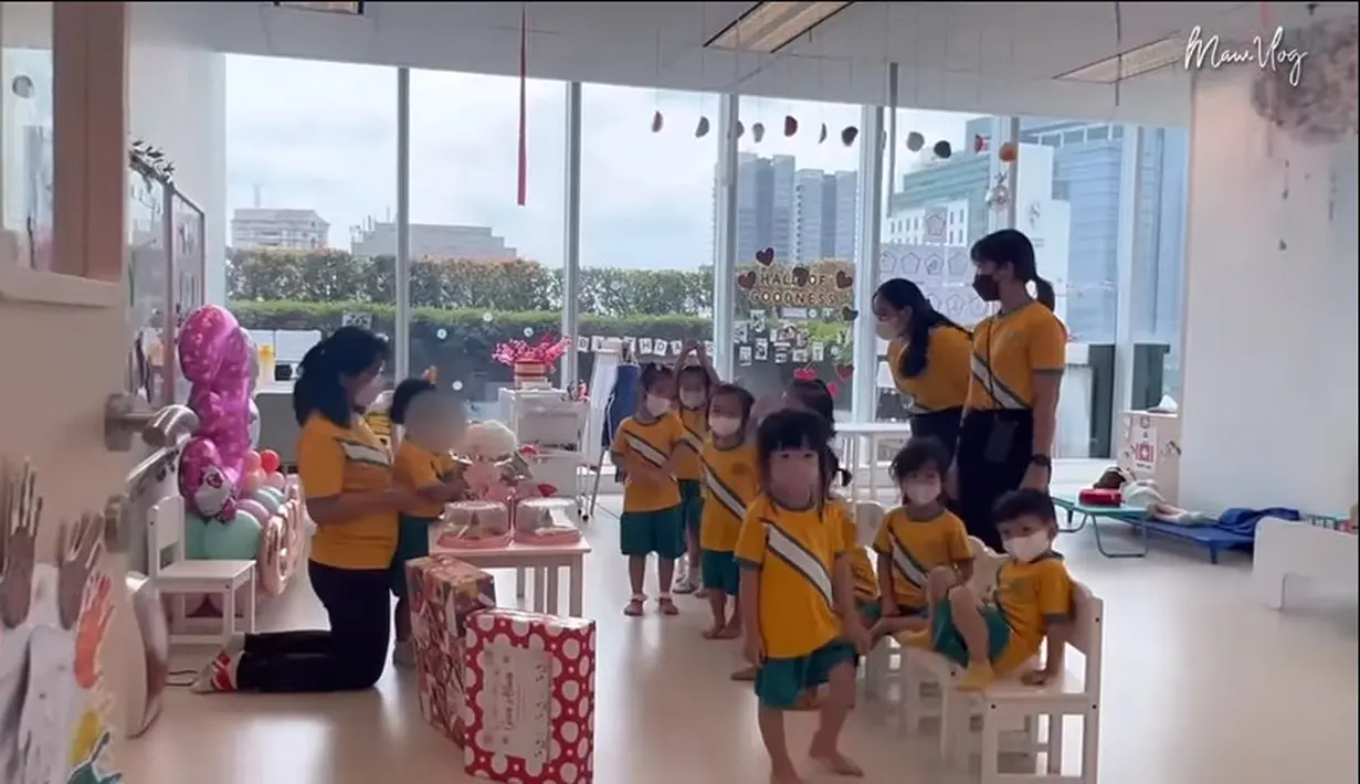 Momen perayaan ulang tahun Gewa itu dibagikan melalui kanal Youtube Mutia Ayu. 'UlangTahunya Gewa Ke 3 Tahun' judul video yang diunggah pada 5 Maret. [Youtube/Mutia Ayu]