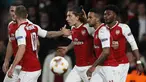 Para pemain Arsenal merayakan gol yang dicetak Hector Bellerin ke gawang FC Cologne pada laga Liga Europa di Stadion Emirates, London, Rabu (14/9/2017). Arsenal menang 3-1 atas Cologne. (AP/Kirsty Wigglesworth)