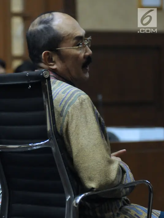 Terdakwa perkara merintangi penyidikan KPK pada kasus korupsi e-KTP, Fredrich Yunadi saat mengikuti sidang lanjutan di Pengadilan Tipikor, Jakarta, Kamis (31/5). JPU KPK menuntut terdakwa dengan hukuman 12 tahun penjara. (Liputan6.com/Helmi Fithriansyah)