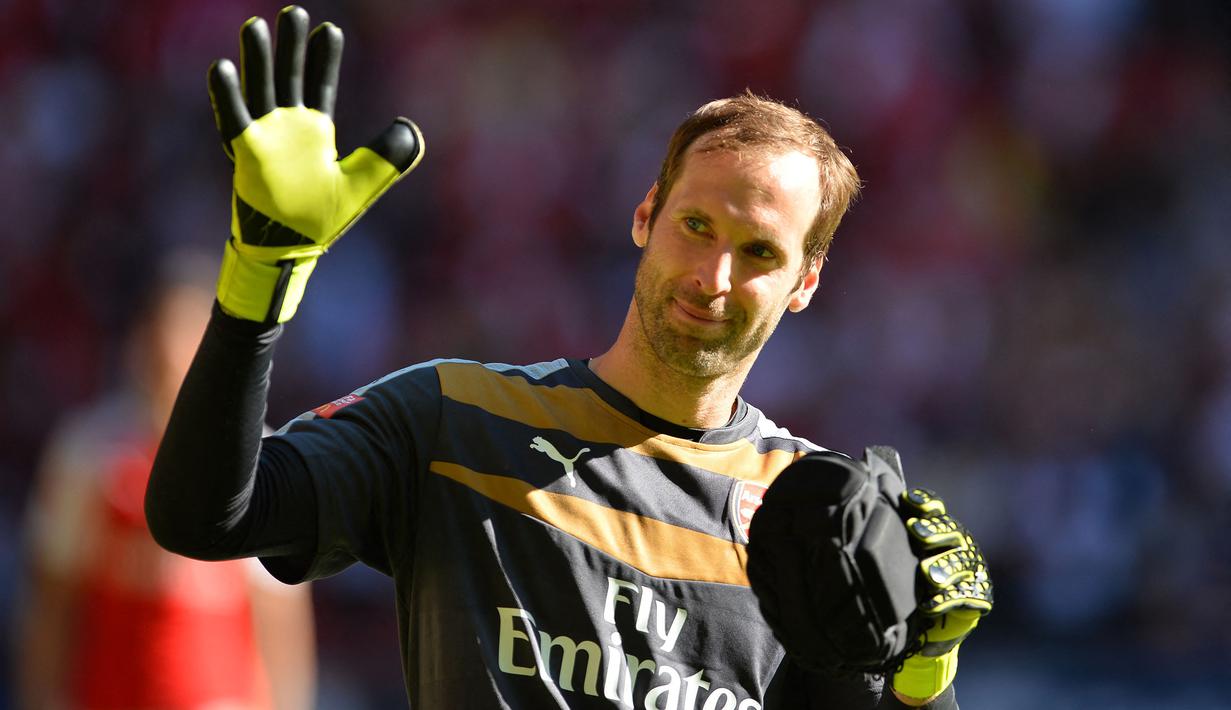 Petr Cech merupakan salah satu kiper terbaik di dunia yang pernah bersemayam di bawah mistar gawang Chelsea. Di musim pertamanya, ia tercatat hanya kebobolan sebanyak 15 kali. Selanjutnya, Cech memainkan peran penting dalam perebutan gelar utama lainnya. (AFP/Glyn Kirk)