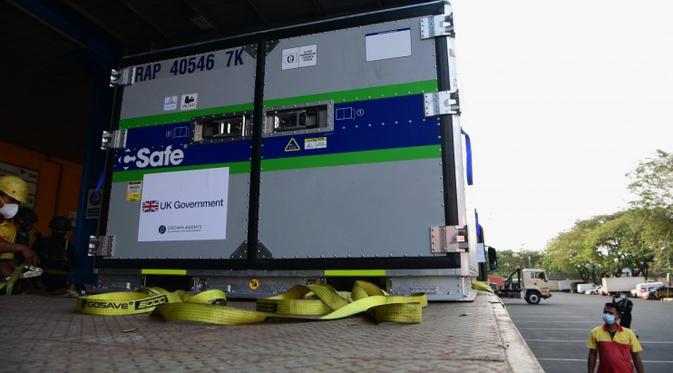 Indonesia menerima 620.000 vaksin AstraZeneca di Bandara Soekarno-Hatta, Tangerang, Senin (2/8/2021), yang merupakan dukungan kerja sama dose-sharing bilateral dari Pemerintah Inggris. (Dok Kementerian Komunikasi dan Informatika RI)