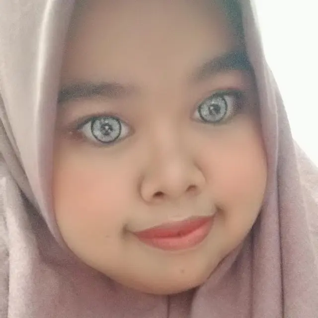 Tampil Beda, Ini 6 Potret Kekeyi Pakai Softlens Abu-abu yang Curi Perhatian