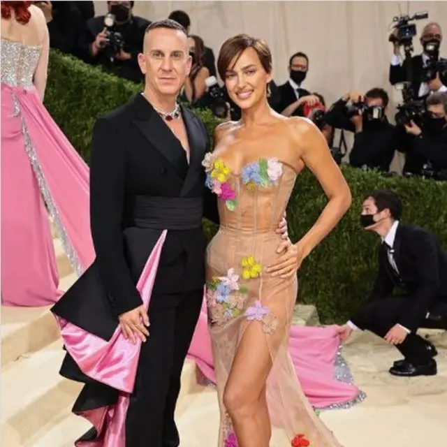 Irina Shayk di Met Gala 2021