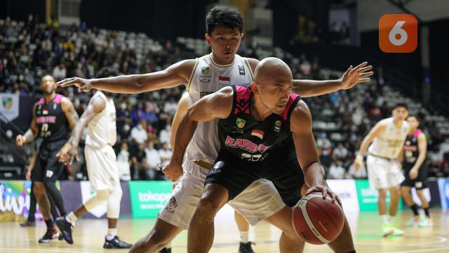 Foto: West Bandits Combiphar Solo Menangkan Laga Panas Melawan Rans PIK Basketball dengan Skor Telak