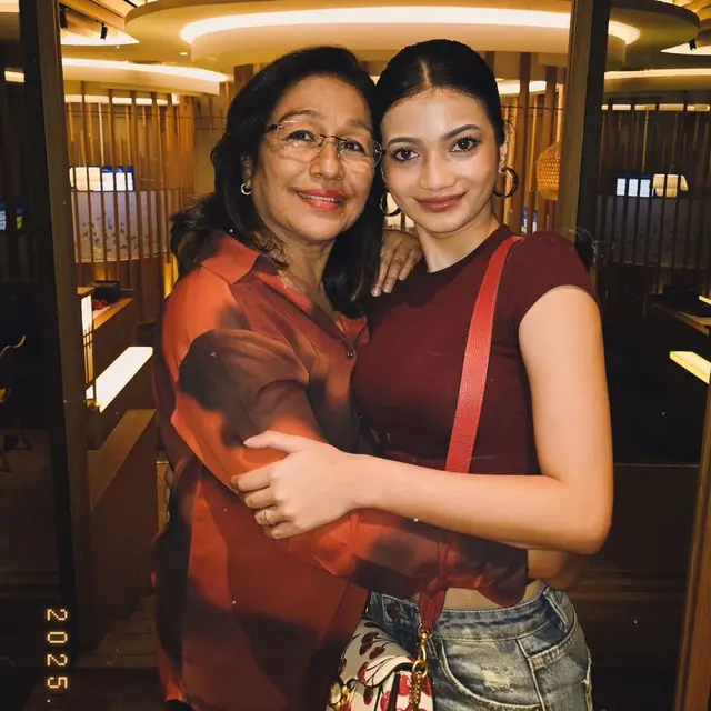 6 Potret kedekatan Ratu Sofya dan ibu Cornelio Sunny, kabar pernikahan kian santer