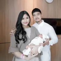 Gaya Terbaru Bebingan Putri Erina Gudono dan Kaesang saat Usia 5 Bulan. [@erinagudono]