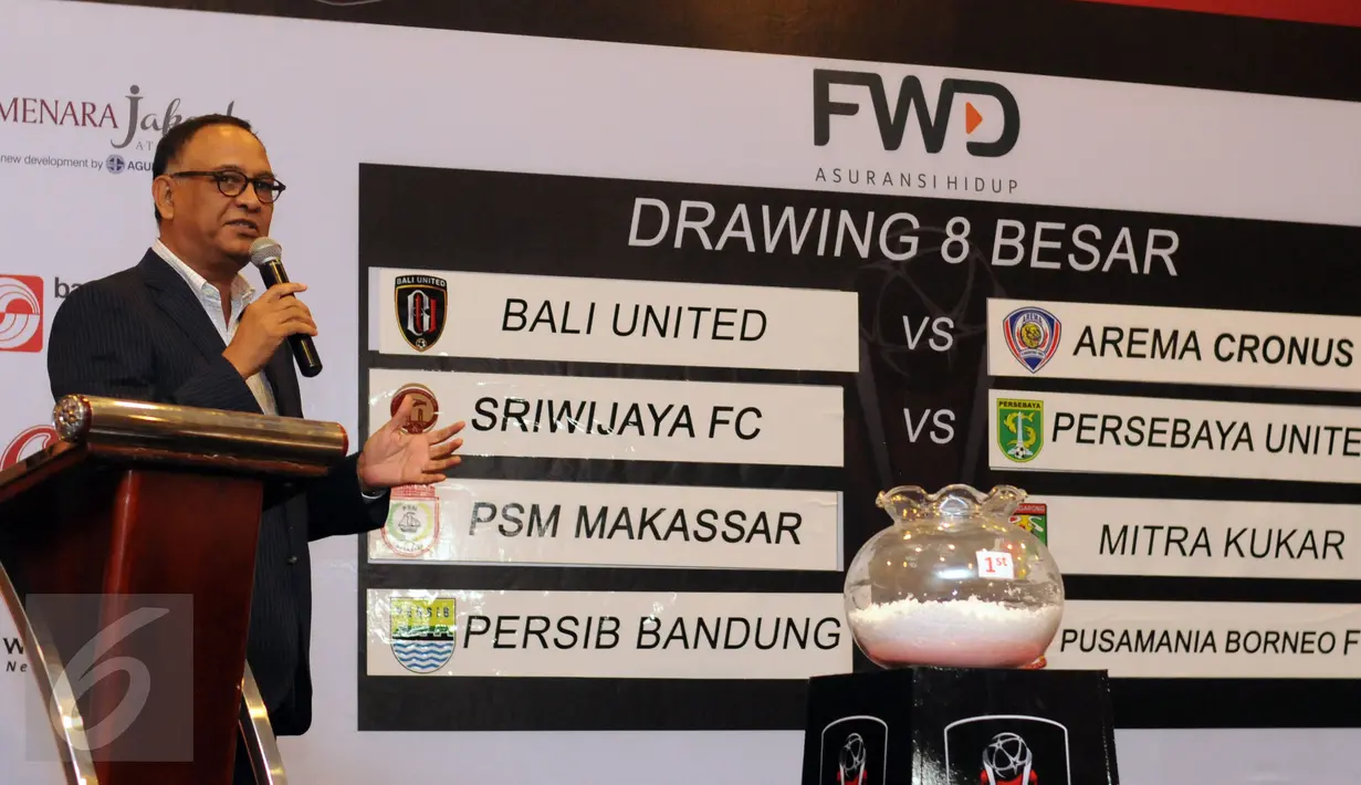 CEO Mahaka, Hasani Abdulgani memberikan keterangan usai menggelar Drawing 8 Besar Turnamen Piala Presiden 2015 di Jakarta, Jumat (11/9/2015). Babak 8 Besar Piala Presiden 2015 akan berlangsung pada 19 dan 26 September. (Liputan6.com/Helmi Fithriansyah)