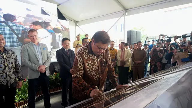 Menteri Koordinator Bidang Perekonomian Airlangga Hartarto secara resmi membuka Grand Opening of 6 Companies di Wiraraja Industrial Park yang berlokasidi kawasan Kabil, Kota Batam, Kepulauan Riau, Senin (5/6) (Istimewa)